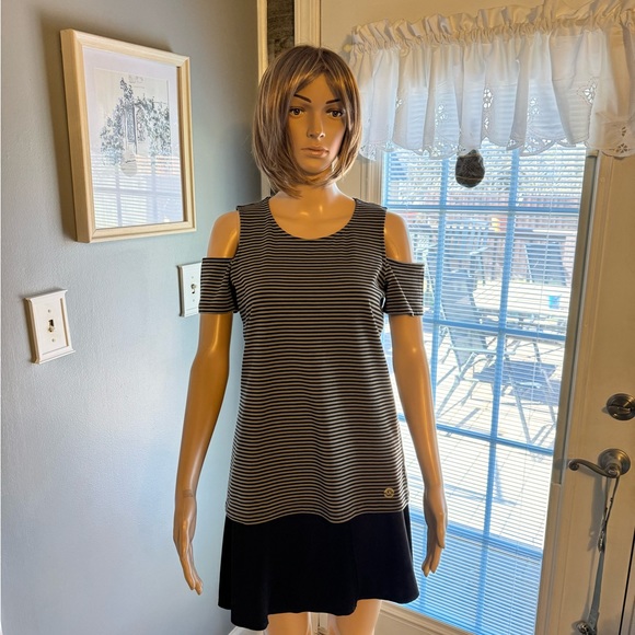 Michael Kors SZ SM Cold Shoulder Shirt SZ SM NWT‎ - Picture 1 of 6